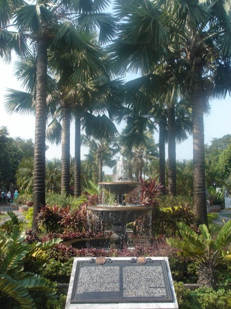Intramuros tour Plaza Moriones