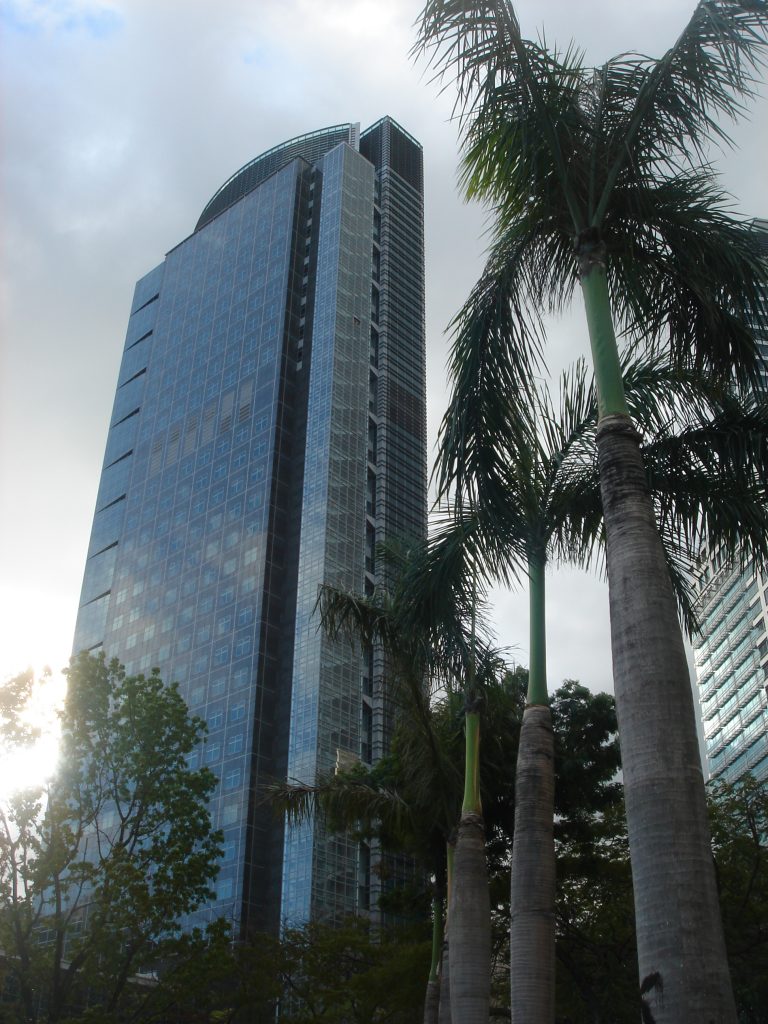 Ayala triangle gardens paseo de roxas Ayala triangle gardens paseo de roxas