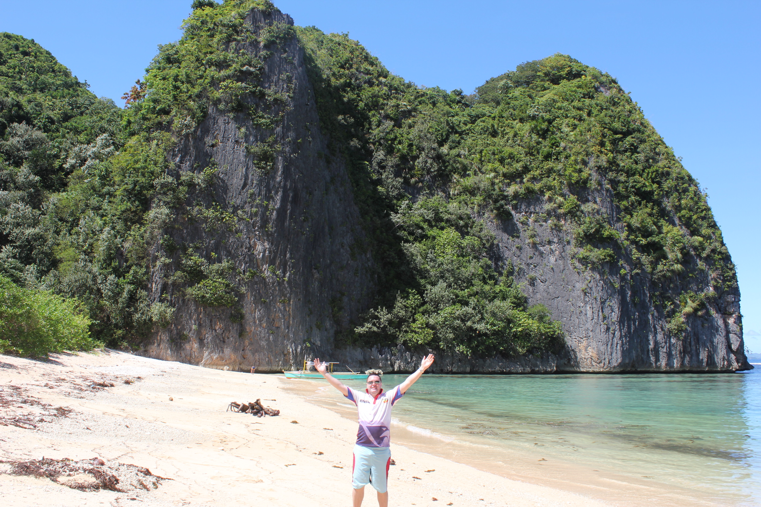 Caramoan Tayak Beach an amazing Blue Lagoon.